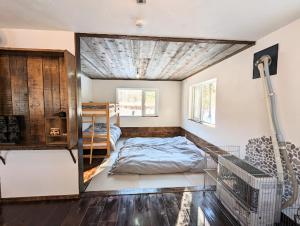 Postel nebo postele na pokoji v ubytování 暮らす宿ソラプチ Sorapchi Cabin