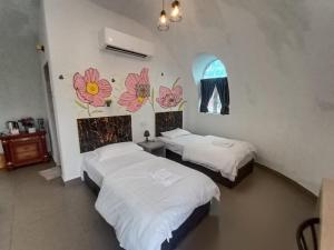 Postel nebo postele na pokoji v ubytování Monkey Mier LOT 2028