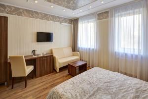 TV a/nebo společenská místnost v ubytování Three Crowns Hotel