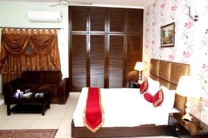 Ένα ή περισσότερα κρεβάτια σε δωμάτιο στο Premier inn Mall Lahore