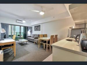 ครัวหรือมุมครัวของ Pandanas Apt 3 (Darwin CBD, Harbour views)