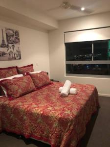 A bed or beds in a room at High Above, Pandanas Darwin 21st floor with views
