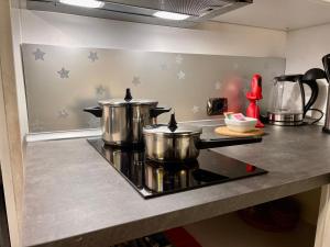 A kitchen or kitchenette at L’ARTSHOP