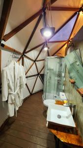 Koupelna v ubytování Oasis Glamping Tena Cun Vía La Mesa Anapoima