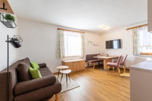 Телевизор и/или развлекательный центр в Haus Pitzer/Apartments Troicher