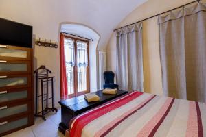 Posteľ alebo postele v izbe v ubytovaní Arvé Castelbianco - B&B e Appartamento