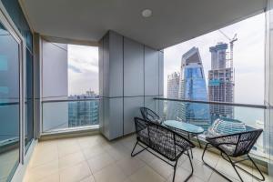 Fotografie z fotogalerie ubytování Maison Privee - High-Floor Trendy Apt with Marina, Palm & Ocean Vws v Dubaji