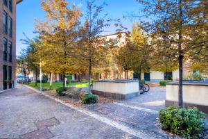 A garden outside Italianflat - Il Giardino del naviglio Terrace