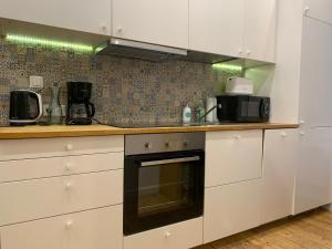 Kuchyňa alebo kuchynka v ubytovaní MARGARET apartament w centrum Wrocławia