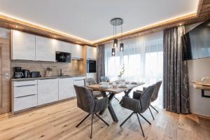 Kuchnia lub aneks kuchenny w obiekcie Apartment NH96 inklusive kostenfreiem Eintritt in die Alpentherme
