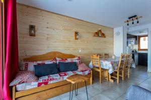 Et opholdsområde på Cosy Cottage 1800 - pied des pistes - Piscine, Sauna, parking privée