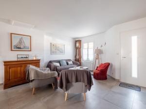 a living room with a couch and a table at Jolie maison familiale a Saint Clement des Baleines in Saint-Clément-des-Baleines