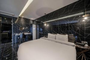 Postel nebo postele na pokoji v ubytování H moment Hotel songjeong