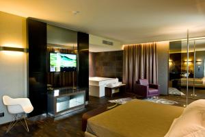 A seating area at Viola Mhotel