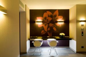 A seating area at Viola Mhotel