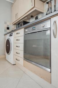 a kitchen with a stove and a dishwasher at Cosy countryside apartment in Wellingborough