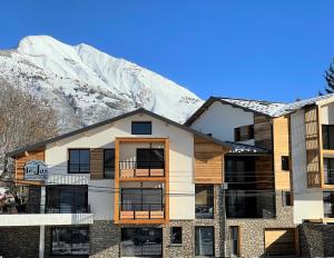 Nespecifikovaný výhled na hory nebo výhled na hory při pohledu z aparthotelu