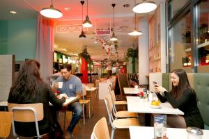 Hosté ubytování MEININGER Hotel Berlin Hauptbahnhof