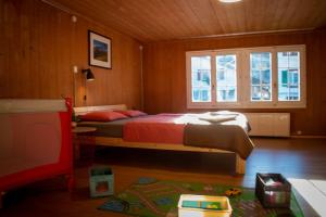 Rúm í herbergi á Uncle Eric's Chalet