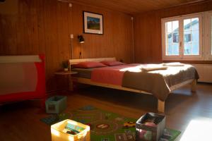 Rúm í herbergi á Uncle Eric's Chalet