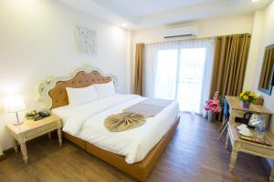Voodi või voodid majutusasutuse Hi Chiangrai Hotel toas