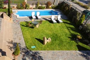 Bazén v ubytování Hotel El Juglar nebo v jeho okolí