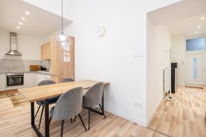 Kuchyňa alebo kuchynka v ubytovaní Delta Curve Apartment