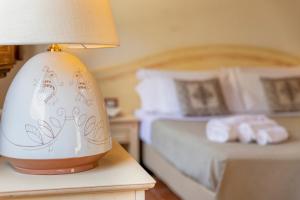 Letto o letti in una camera di Alghero Resort Country Hotel & Spa
