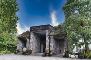 Taman di luar Abhayagiri - Sumberwatu Heritage Resort