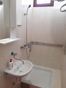 Koupelna v ubytování NK Apartman + 9 fotografií