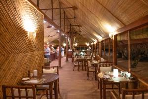 Restoran atau tempat lain untuk makan di Makunudu Island- An Intimate Hideaway