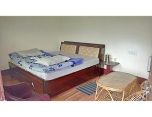 Кровать или кровати в номере Snow Hills Resort & Camps Chopta, Chopta