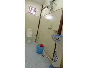 Ванная комната в Snow Hills Resort & Camps Chopta, Chopta