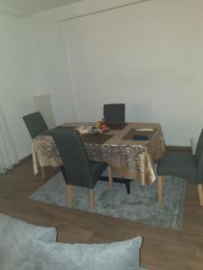 a dining room table with four chairs and a tableablish at LOVE Appartement partagé avec le proprietaire in Saint-Louis