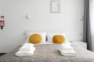 Ένα ή περισσότερα κρεβάτια σε δωμάτιο στο Almada Downtown 401