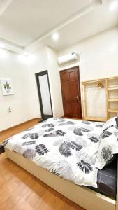 سرير أو أسرّة في غرفة في Kim’s homestay - 1/2D Nam Kì Khởi Nghĩa
