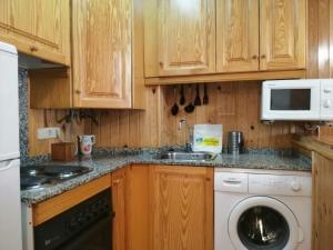 Kuchyň nebo kuchyňský kout v ubytování Apartamento Besiberri 3 situado en una planta baja y con terraza
