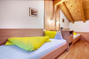 A bed or beds in a room at Niederkoflhof Wollbach