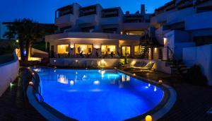 Бассейн в Boutique Hotel El Tio Kiko или поблизости