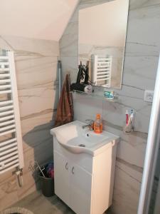 Un baño de SIMIĆ planinska kuća