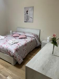 A bed or beds in a room at Casa vacanze l’orchidea
