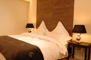Postel nebo postele na pokoji v ubytování Hotel Zum Zeppelin Hamburg
