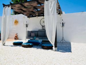 a living room with a couch under a tent at Finca del Gecko in Alhaurín el Grande