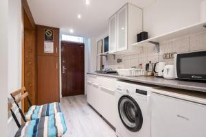 Kuchyňa alebo kuchynka v ubytovaní Innova Vision Apartment