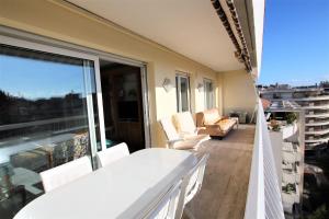 Balkón alebo terasa v ubytovaní Appartement 80 m2 au centre-ville de Cannes