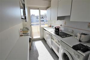 Kuchyňa alebo kuchynka v ubytovaní Appartement 80 m2 au centre-ville de Cannes