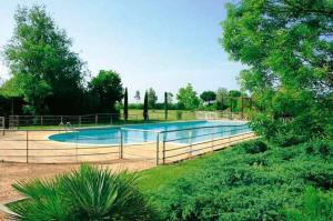 Bazén v ubytování Hotel Le Rotonde nebo v jeho okolí