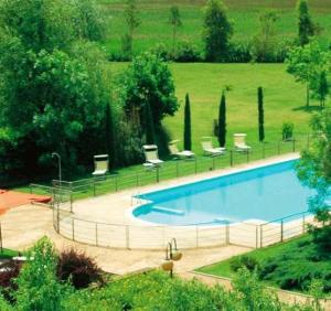 Bazén v ubytování Hotel Le Rotonde nebo v jeho okolí