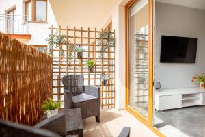 TV a/nebo společenská místnost v ubytování Apartament JANTAR Jagiellońska 6C Darłówko DreamHouse nad morzem