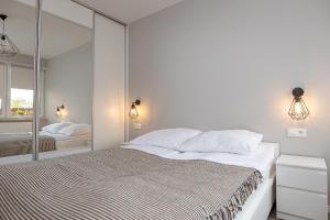 Postel nebo postele na pokoji v ubytování Apartament JANTAR Jagiellońska 6C Darłówko DreamHouse nad morzem + 34 fotografií